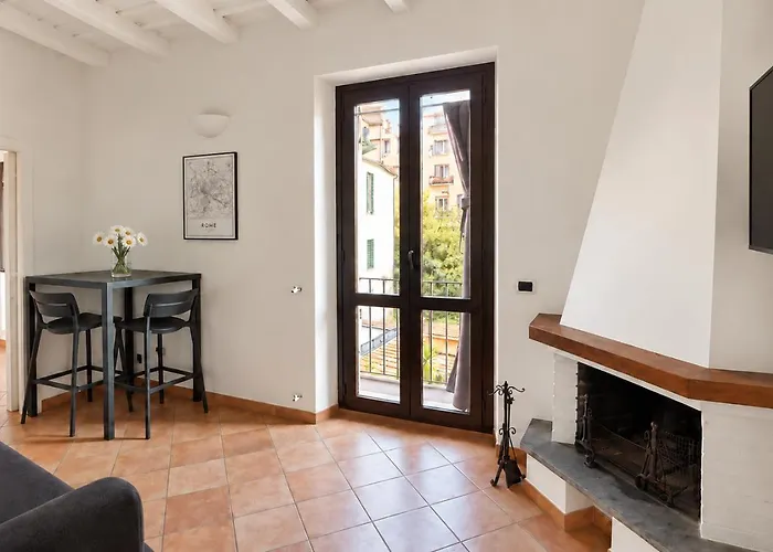 Apartment Elegantis D'alibert With Private Balcony - Comfort In The Heart Of Trastevere